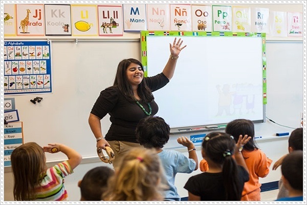 Lớp tiếng T&acirc;y Ban Nha với gi&aacute;o vi&ecirc;n bản ngữ