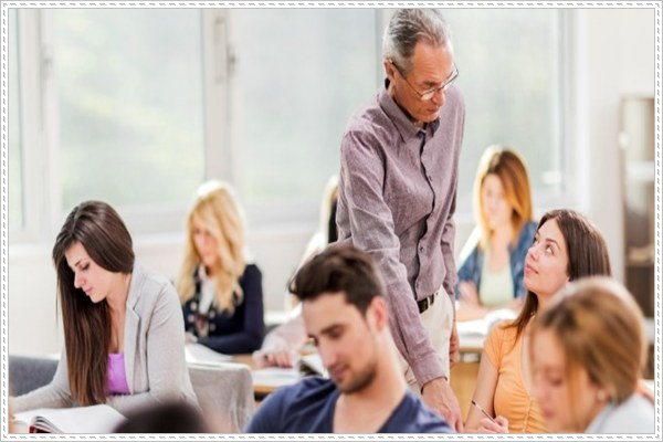 Tham gia kh&oacute;a học tiếng T&acirc;y Ban Nha với người nước ngo&agrave;i