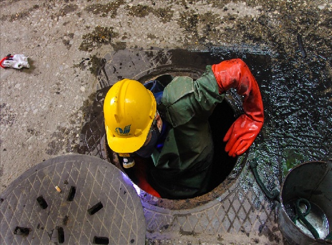 Nạo v&eacute;t hố ga quận 5 v&agrave; l&yacute; do bạn n&ecirc;n chọn Minh Đức